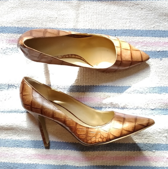 nine west crocodile pumps